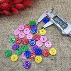 28 Boy Düğme 100 Adet Renkli-Orta